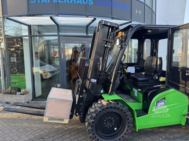Позашляховий навантажувач Noblelift FE2RT25NEU