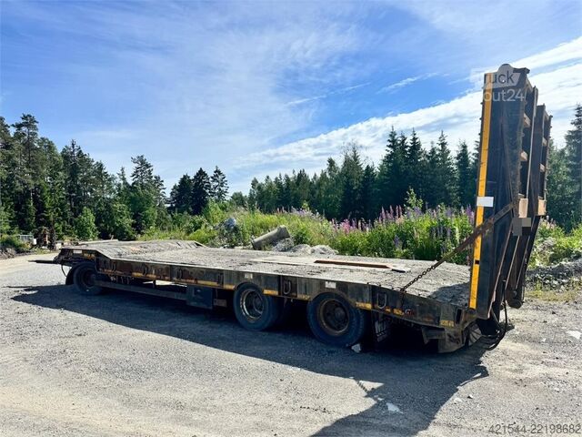 Tieflader McCauley MAC machinery trailer with hydraulic loading ramps