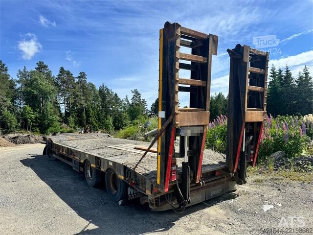 Tieflader McCauley MAC machinery trailer with hydraulic loading ramps