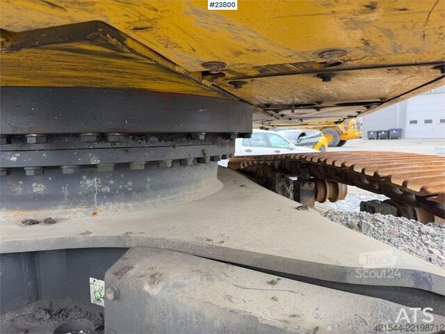 Vikšrinis ekskavatorius Komatsu PC490LC-11 excavator w/ 2 buckets