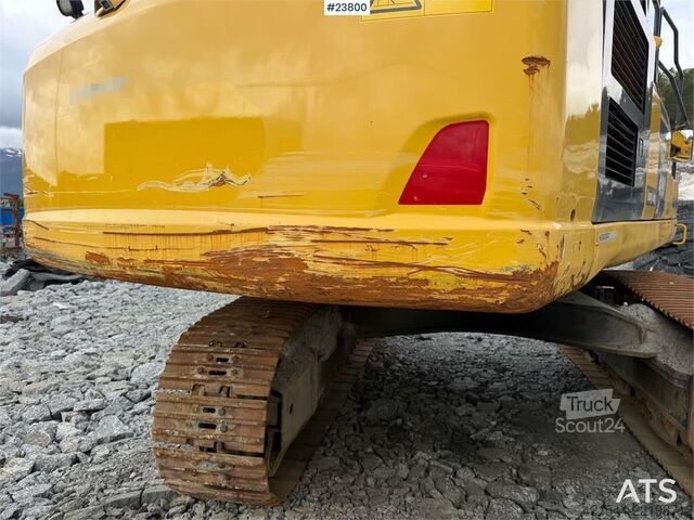 Tela-alustainen kaivinkone Komatsu PC490LC-11 excavator w/ 2 buckets