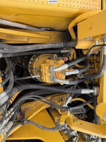 Tela-alustainen kaivinkone Komatsu PC490LC-11 excavator w/ 2 buckets