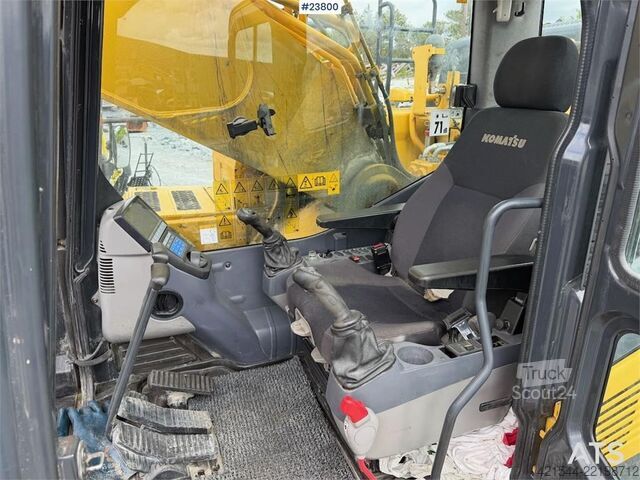 Tela-alustainen kaivinkone Komatsu PC490LC-11 excavator w/ 2 buckets