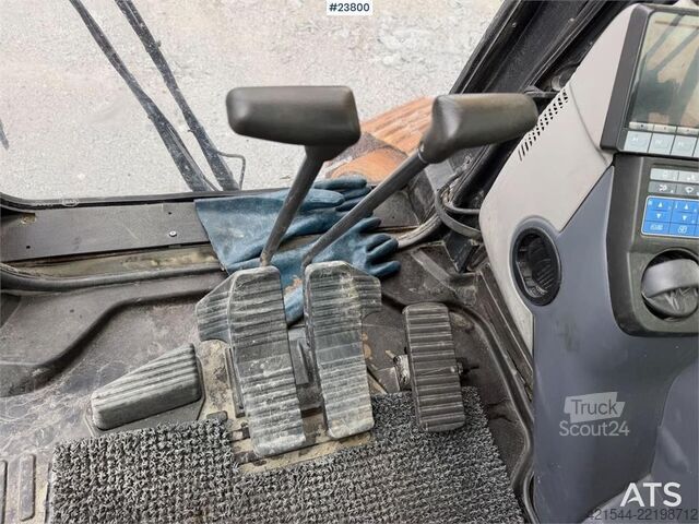 Tela-alustainen kaivinkone Komatsu PC490LC-11 excavator w/ 2 buckets