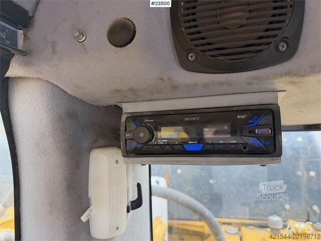 Tela-alustainen kaivinkone Komatsu PC490LC-11 excavator w/ 2 buckets