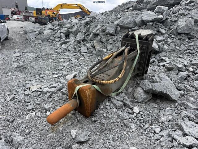 Tela-alustainen kaivinkone Komatsu PC490LC-11 excavator w/ 2 buckets