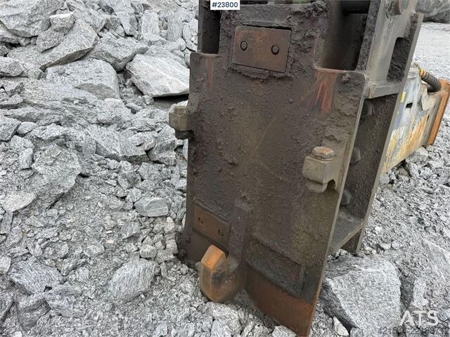 Tela-alustainen kaivinkone Komatsu PC490LC-11 excavator w/ 2 buckets