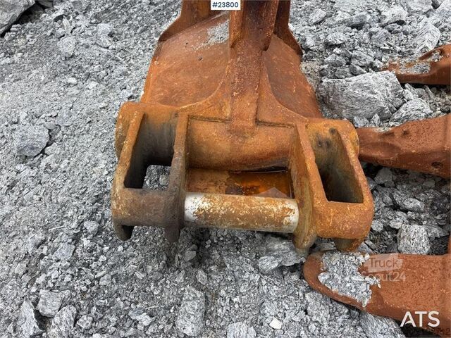 Tela-alustainen kaivinkone Komatsu PC490LC-11 excavator w/ 2 buckets