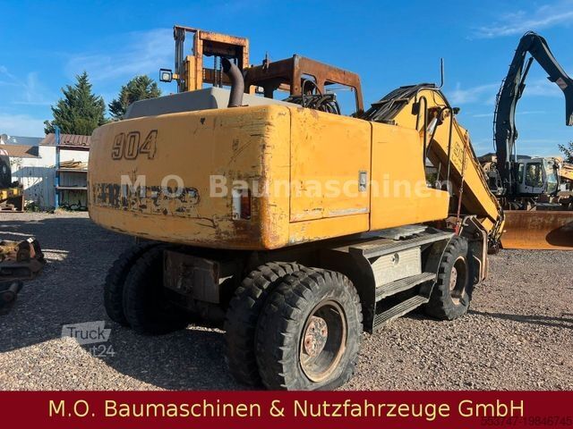 Mobilbagger LIEBHERR A904 Litronic / Ersatzteilträger / Brandschaden