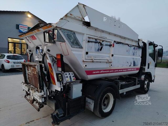 Camion à ordures Isuzu NPR2 P75 RIBALTABILE RIFIUTI