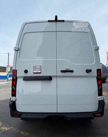 Panel van Renault Master Limited 150CV