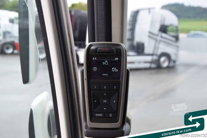 Houttransportwagen VOLVO FH 500 6x4 Penz Kabinenkran 15Z9 Leder Xenon Alu