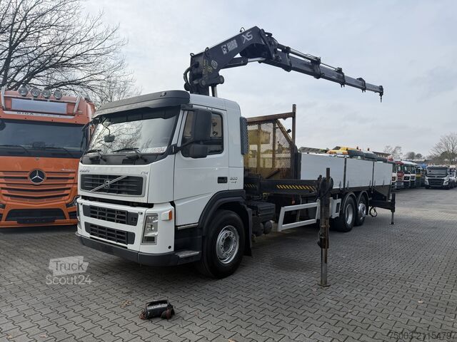 Tovorna dvigalka na tovornjaku Volvo FM300 6X2*4 Maschinentransporter Kran Hiab 322