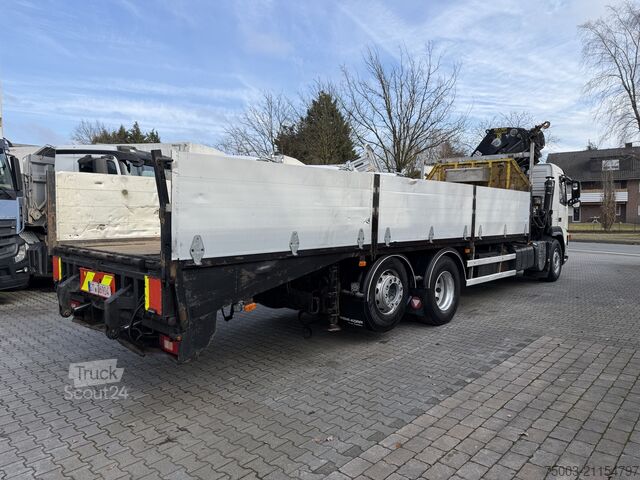 Tovorna dvigalka na tovornjaku Volvo FM300 6X2*4 Maschinentransporter Kran Hiab 322