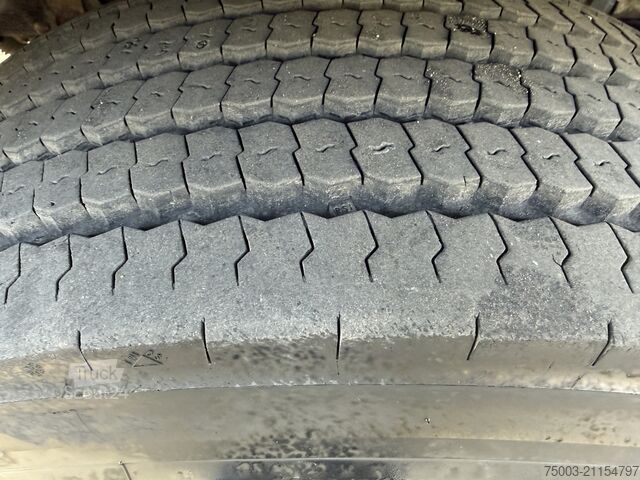 Tovorna dvigalka na tovornjaku Volvo FM300 6X2*4 Maschinentransporter Kran Hiab 322