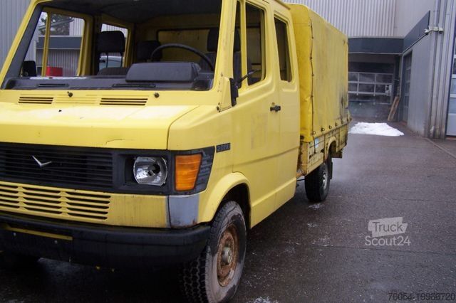 Dodávka s plachtovou bočnicou MERCEDES-BENZ 208DOKA  BREMER**601