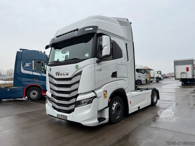 Yüksek hacimli çekici IVECO S-WAY 530 * RETARDER * 2 X TANK * ACC * WENIG KM