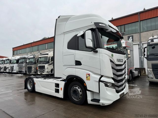 Yüksek hacimli çekici IVECO S-WAY 530 * RETARDER * 2 X TANK * ACC * WENIG KM