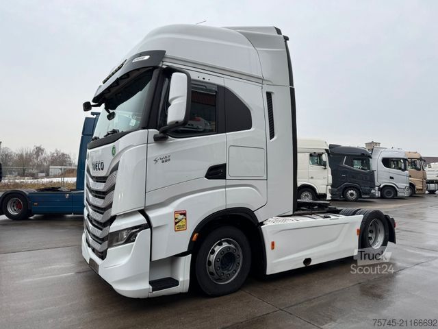 Yüksek hacimli çekici IVECO S-WAY 530 * RETARDER * 2 X TANK * ACC * WENIG KM