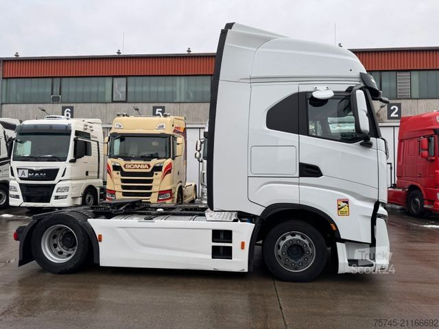 Yüksek hacimli çekici IVECO S-WAY 530 * RETARDER * 2 X TANK * ACC * WENIG KM