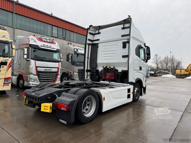 Yüksek hacimli çekici IVECO S-WAY 530 * RETARDER * 2 X TANK * ACC * WENIG KM