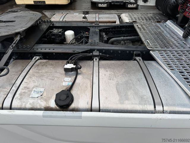 Yüksek hacimli çekici IVECO S-WAY 530 * RETARDER * 2 X TANK * ACC * WENIG KM