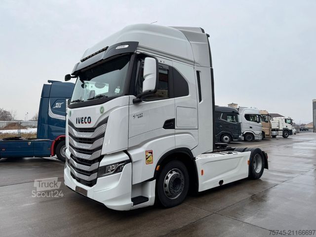 Yüksek hacimli çekici IVECO S-WAY 530 * RETARDER * 2 X TANK * MIT AUFLIEGER