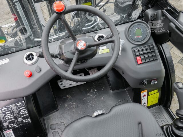 All-terrain forklift Manitou MC 30-4