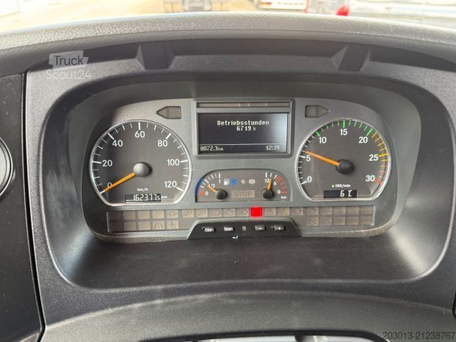 Driezijdige kipper bestelwagen MERCEDES-BENZ ATEGO 818 4x2 Kipper Kran Atlas 65.2-A3 *Funkst.