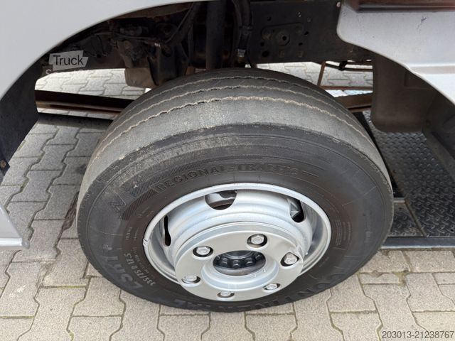 Driezijdige kipper bestelwagen MERCEDES-BENZ ATEGO 818 4x2 Kipper Kran Atlas 65.2-A3 *Funkst.