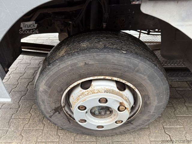 Driezijdige kipper bestelwagen MERCEDES-BENZ ATEGO 818 4x2 Kipper Kran Atlas 65.2-A3 *Funkst.