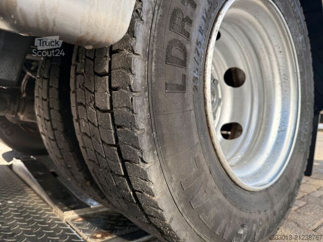 Carrinha basculante trilateral MERCEDES-BENZ ATEGO 818 4x2 Kipper Kran Atlas 65.2-A3 *Funkst.