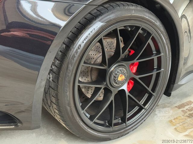 Van PORSCHE Carrera 4 GTS Cabrio Scheckheftgepflegt 1. Hand