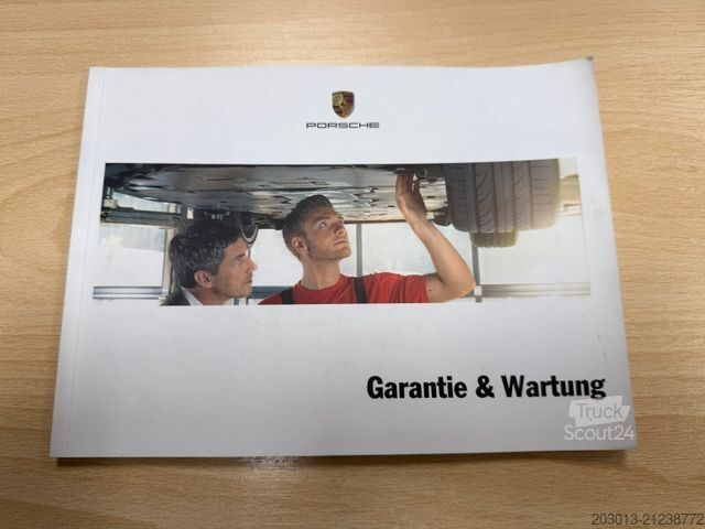 Van PORSCHE Carrera 4 GTS Cabrio Scheckheftgepflegt 1. Hand