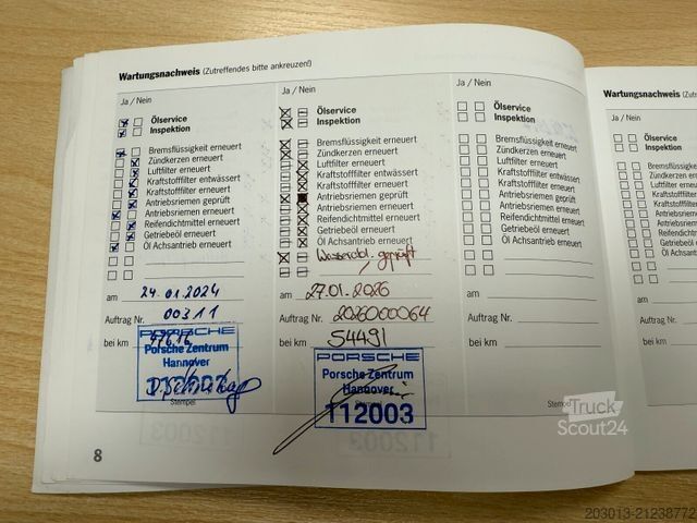 Van PORSCHE Carrera 4 GTS Cabrio Scheckheftgepflegt 1. Hand