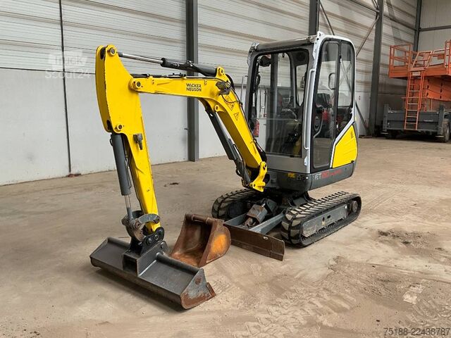 حفارة صغيرة Neuson ET 20