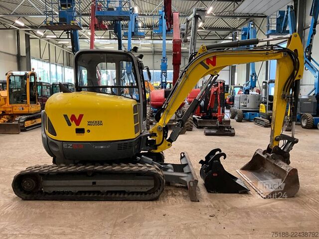 حفارة صغيرة Neuson EZ 53