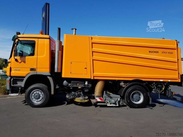 Gatvių valymo mašina MERCEDES-BENZ Actros 2032 A 4x4 Bucher STKF 9500 Airport