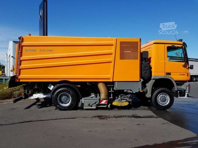 Gatvių valymo mašina MERCEDES-BENZ Actros 2032 A 4x4 Bucher STKF 9500 Airport