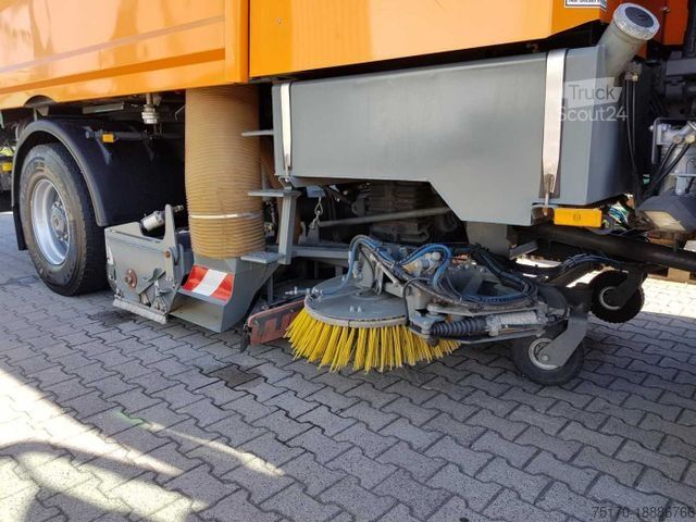 Gatvių valymo mašina MERCEDES-BENZ Actros 2032 A 4x4 Bucher STKF 9500 Airport