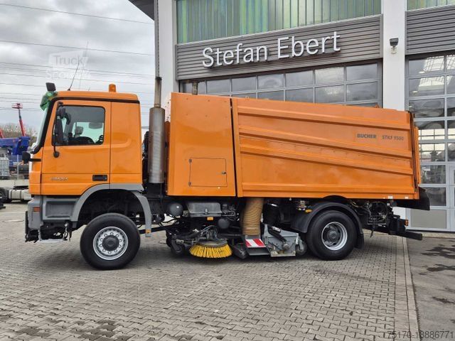 Barredora de calzadas MERCEDES-BENZ Actros 2032 A 4x4 Bucher STKF 9500 Airport 30x