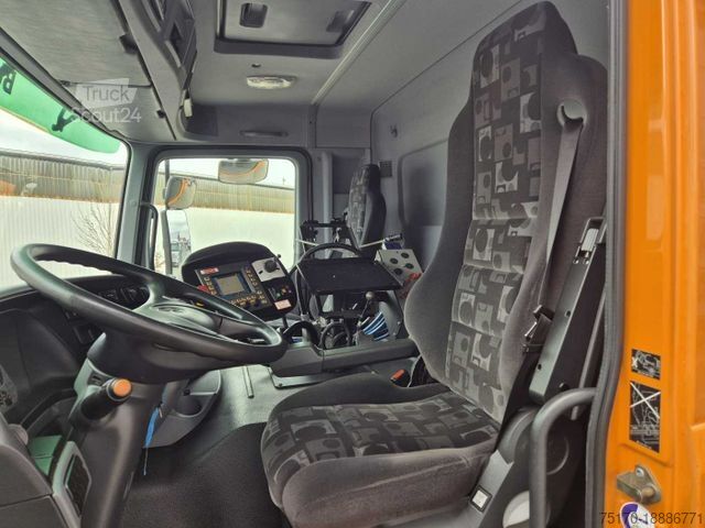 Barredora de calzadas MERCEDES-BENZ Actros 2032 A 4x4 Bucher STKF 9500 Airport 30x