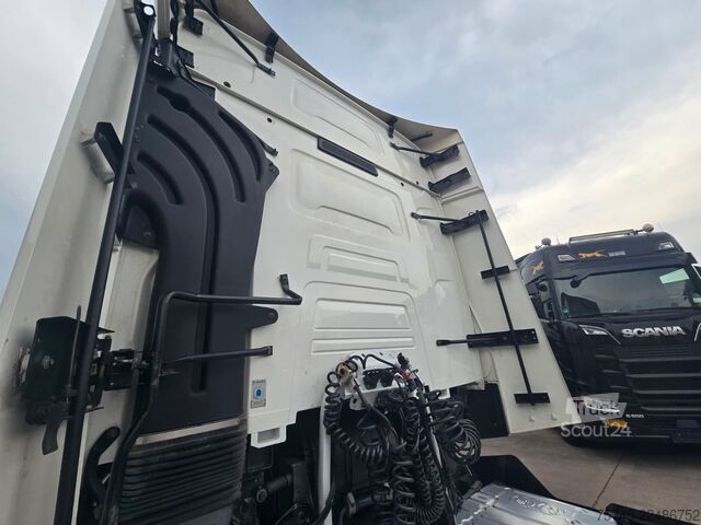 Vakio vetoauto RENAULT T 520 * ACC * KLIMAAUT. * SPURHALTE *