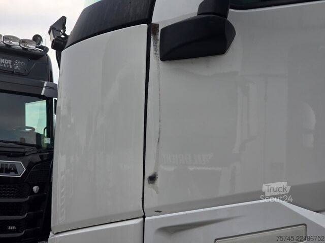 Vakio vetoauto RENAULT T 520 * ACC * KLIMAAUT. * SPURHALTE *