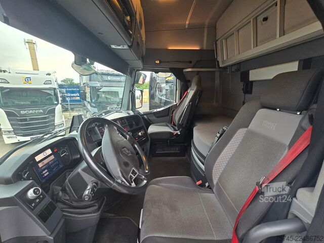 Vakio vetoauto RENAULT T 520 * ACC * KLIMAAUT. * SPURHALTE *