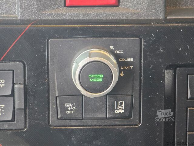 Vakio vetoauto RENAULT T 520 * ACC * KLIMAAUT. * SPURHALTE *