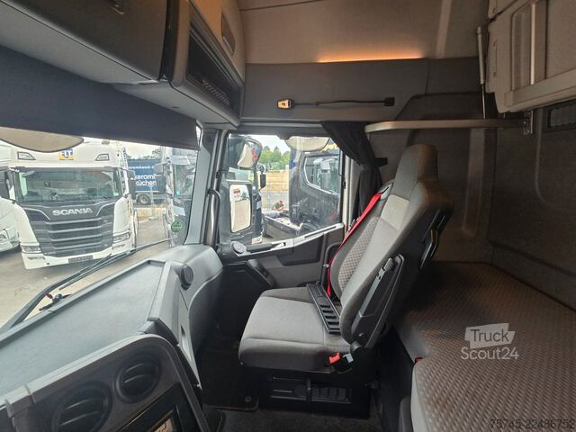 Vakio vetoauto RENAULT T 520 * ACC * KLIMAAUT. * SPURHALTE *