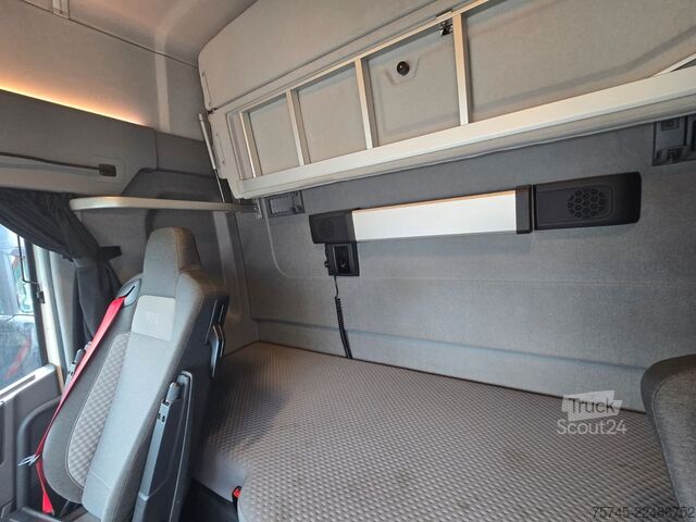 Vakio vetoauto RENAULT T 520 * ACC * KLIMAAUT. * SPURHALTE *