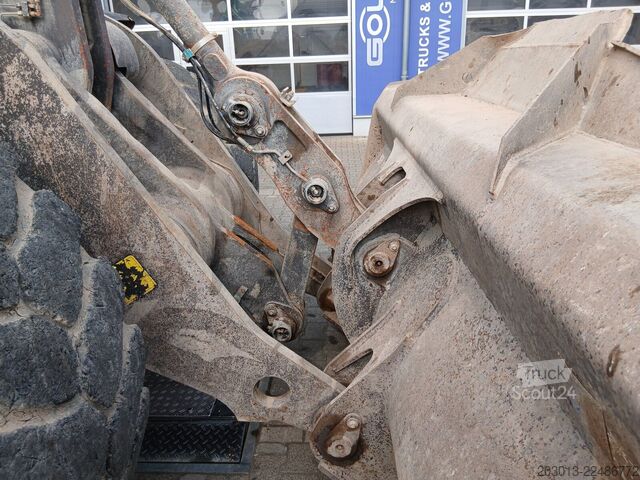 Hjullæsser VOLVO L180H Radlader 29,7 t *Waage *12.069 h