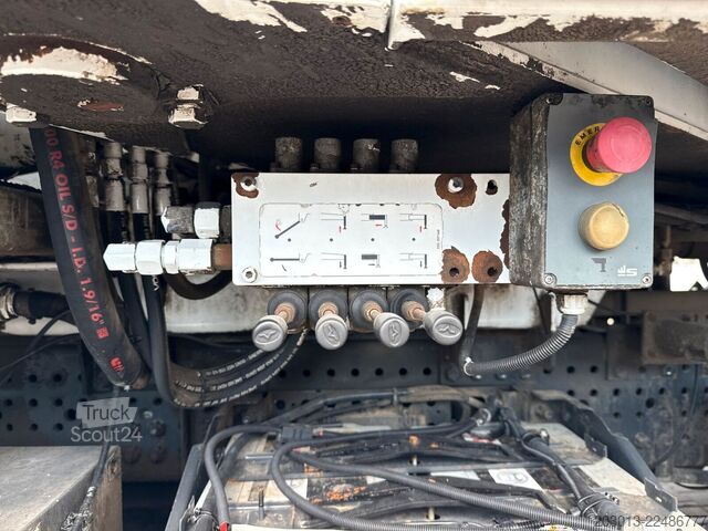 Betonpumpen-LKW MERCEDES-BENZ AROCS 4451 8x4 EURO 6 Betonpumpe SERMAC 5RZ51